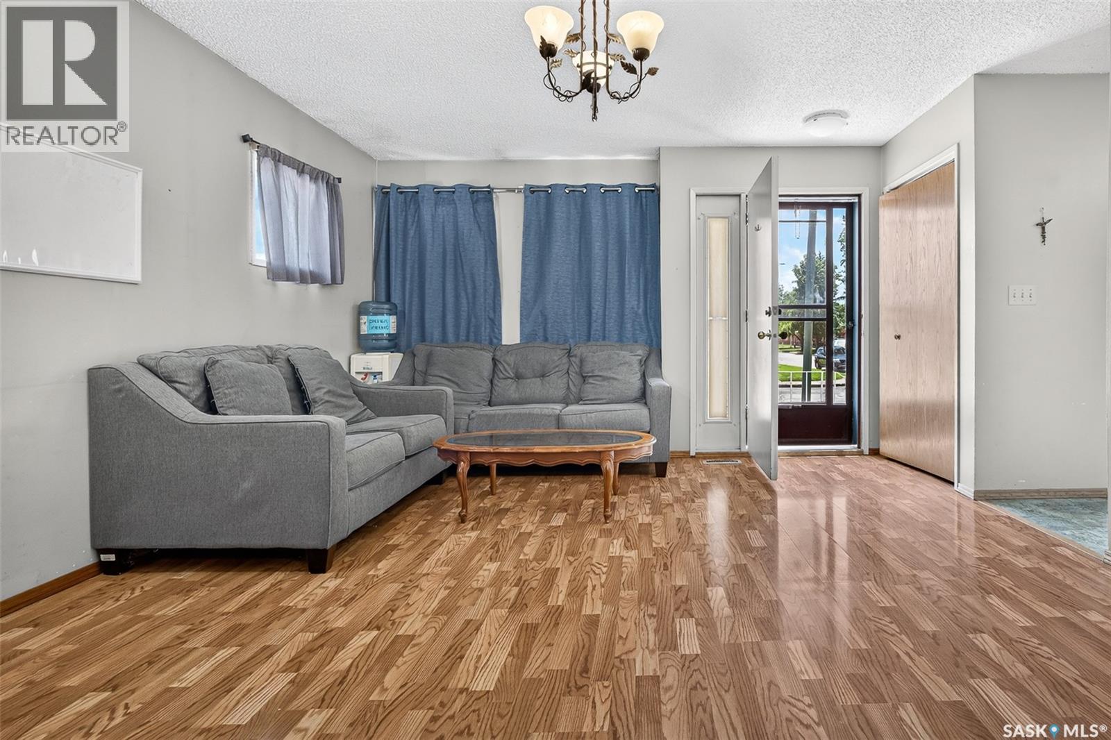 980 Brown STREET - 3