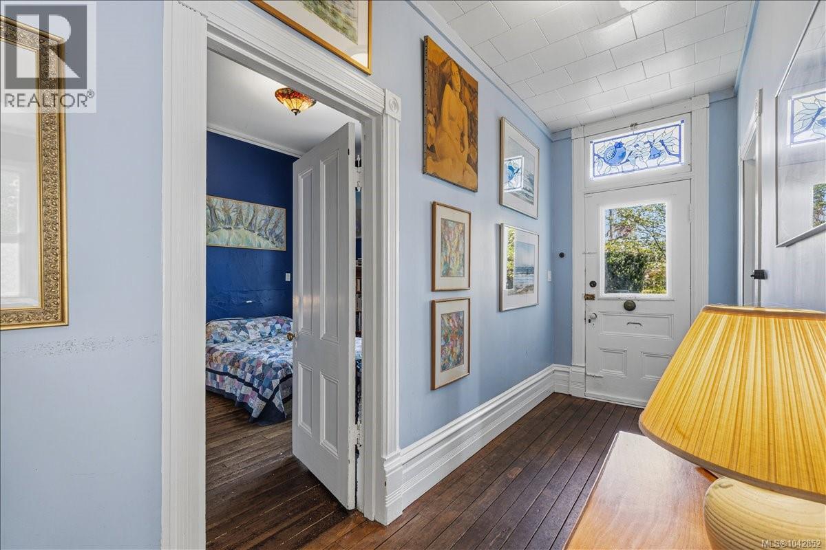 133 Milton St - 30