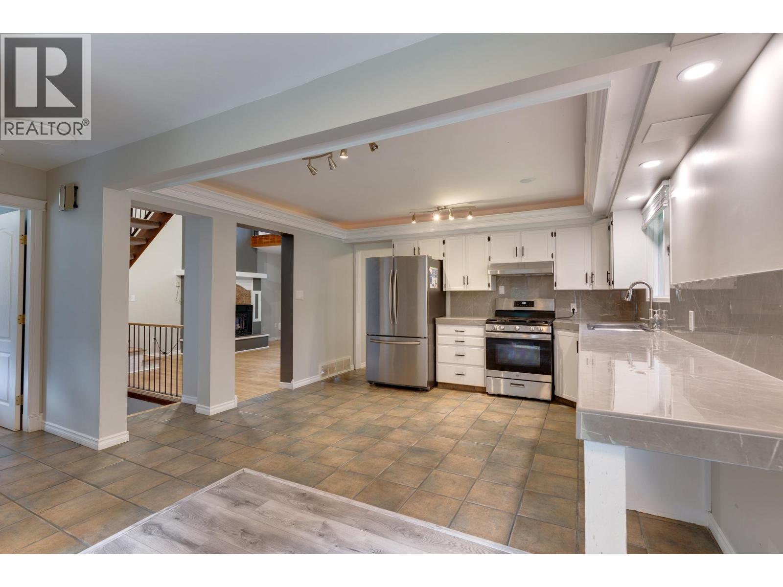5920 RIVERDALE CRESCENT - 11