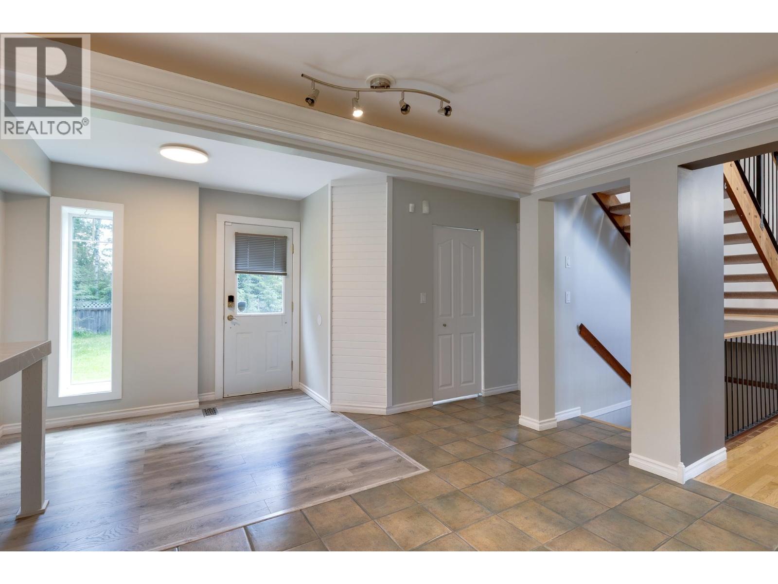 5920 RIVERDALE CRESCENT - 13