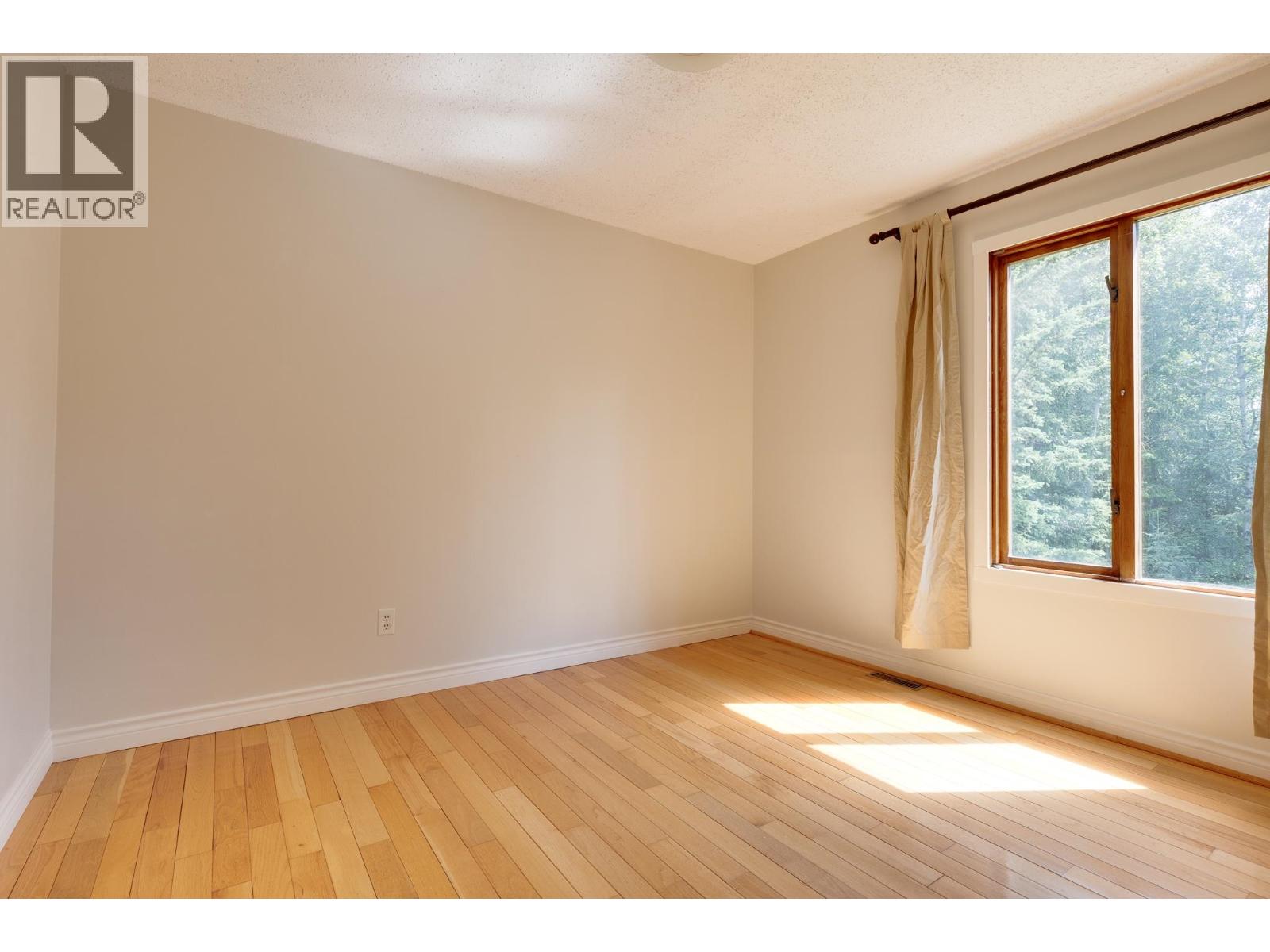 5920 RIVERDALE CRESCENT - 23