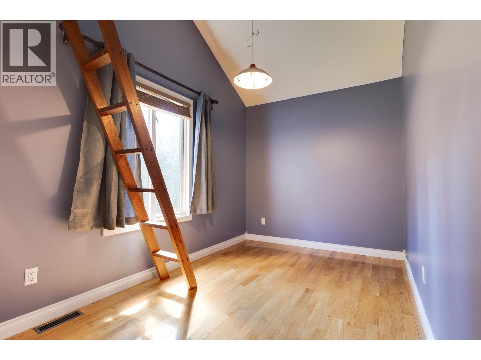 5920 RIVERDALE CRESCENT - 25