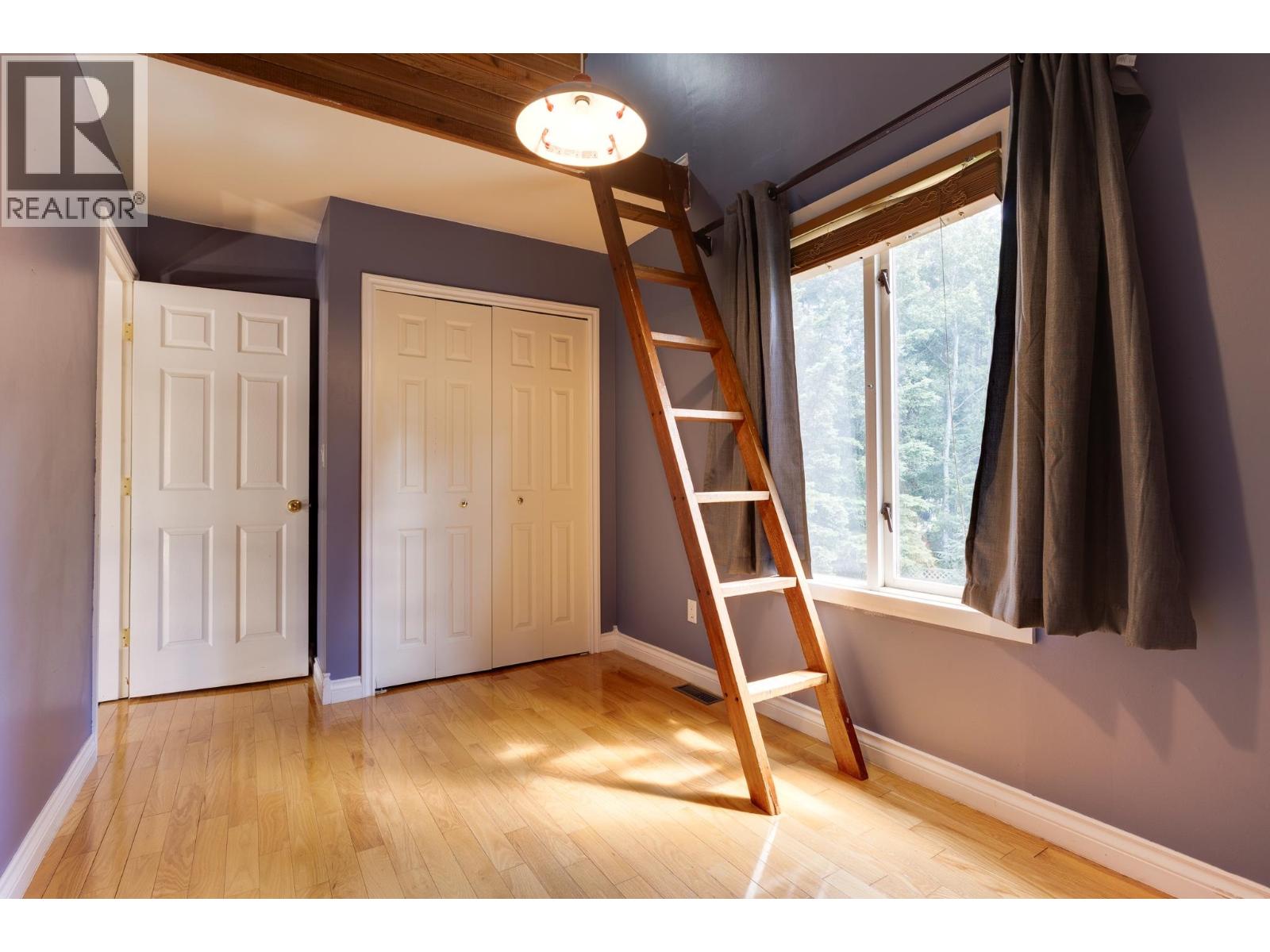 5920 RIVERDALE CRESCENT - 26