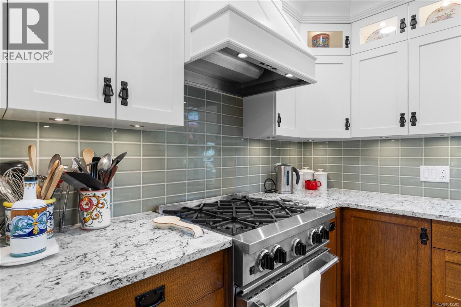 2482 Hazel St, Oak Bay