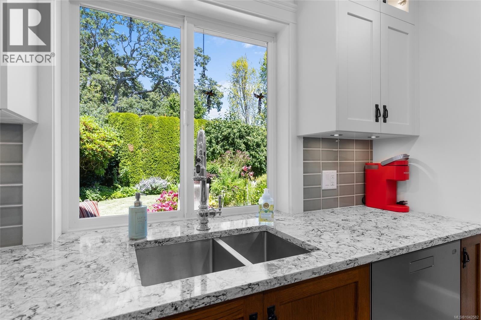 2482 Hazel St, Oak Bay