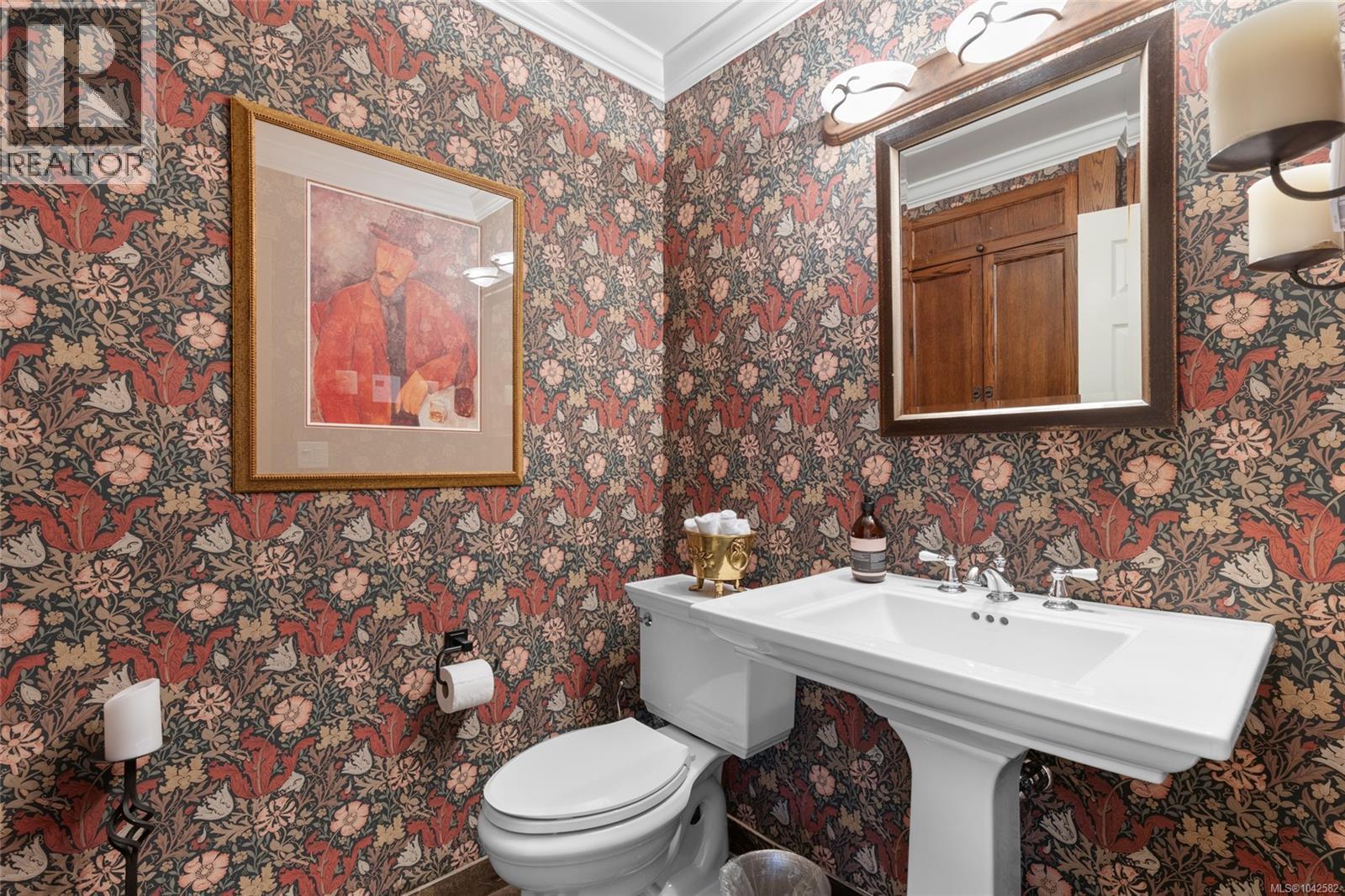 2482 Hazel St, Oak Bay