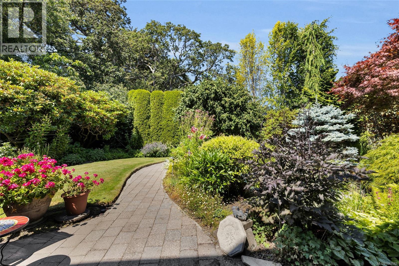 2482 Hazel St, Oak Bay