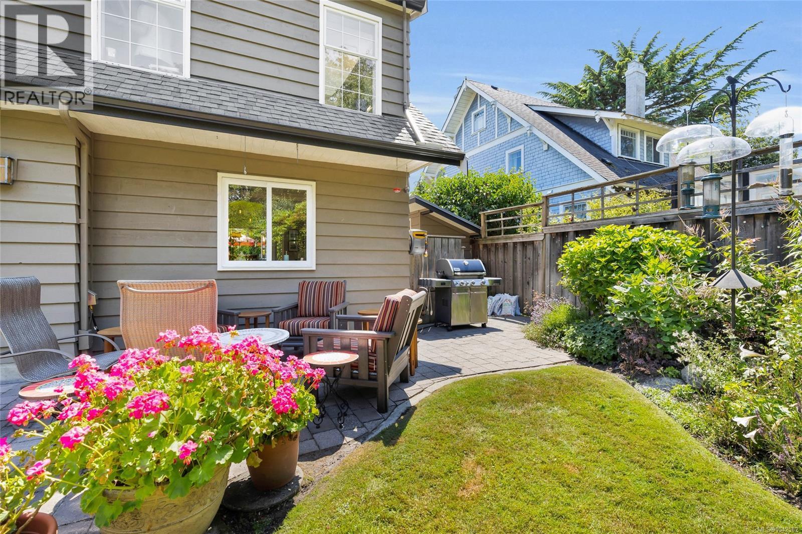 2482 Hazel St, Oak Bay