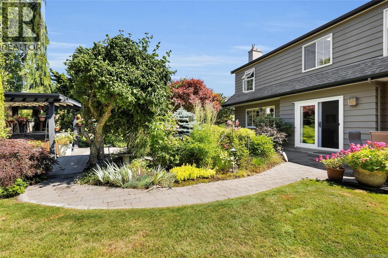 2482 Hazel St, Oak Bay