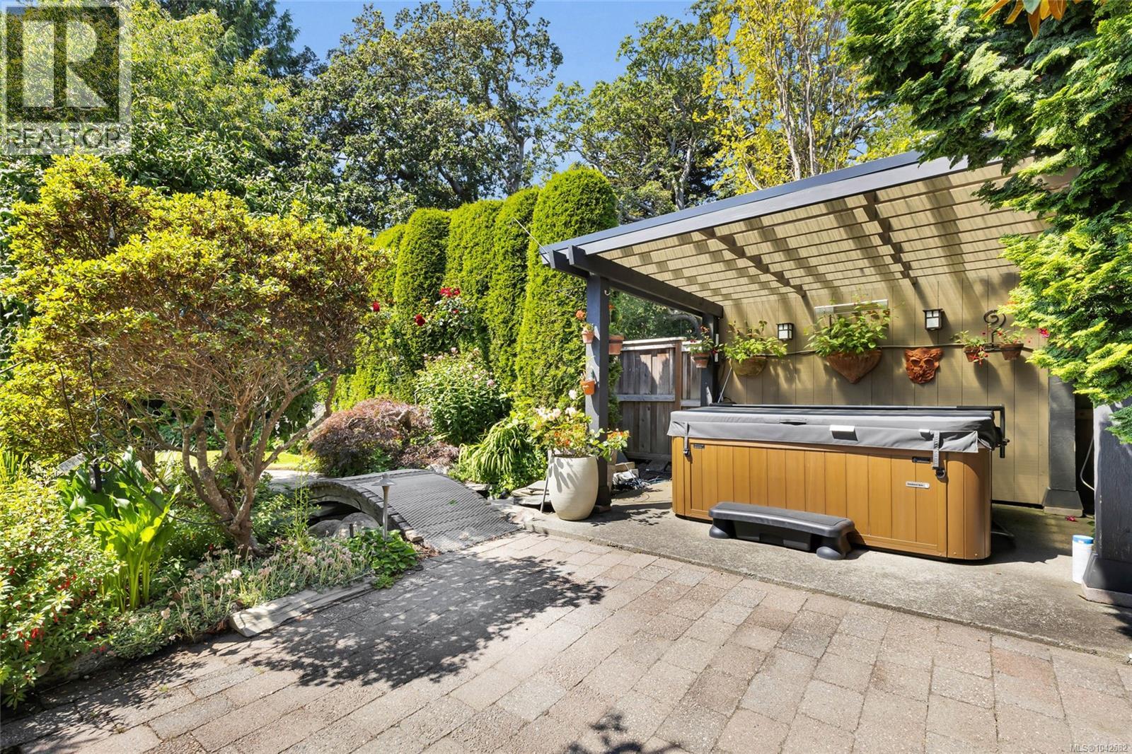 2482 Hazel St, Oak Bay