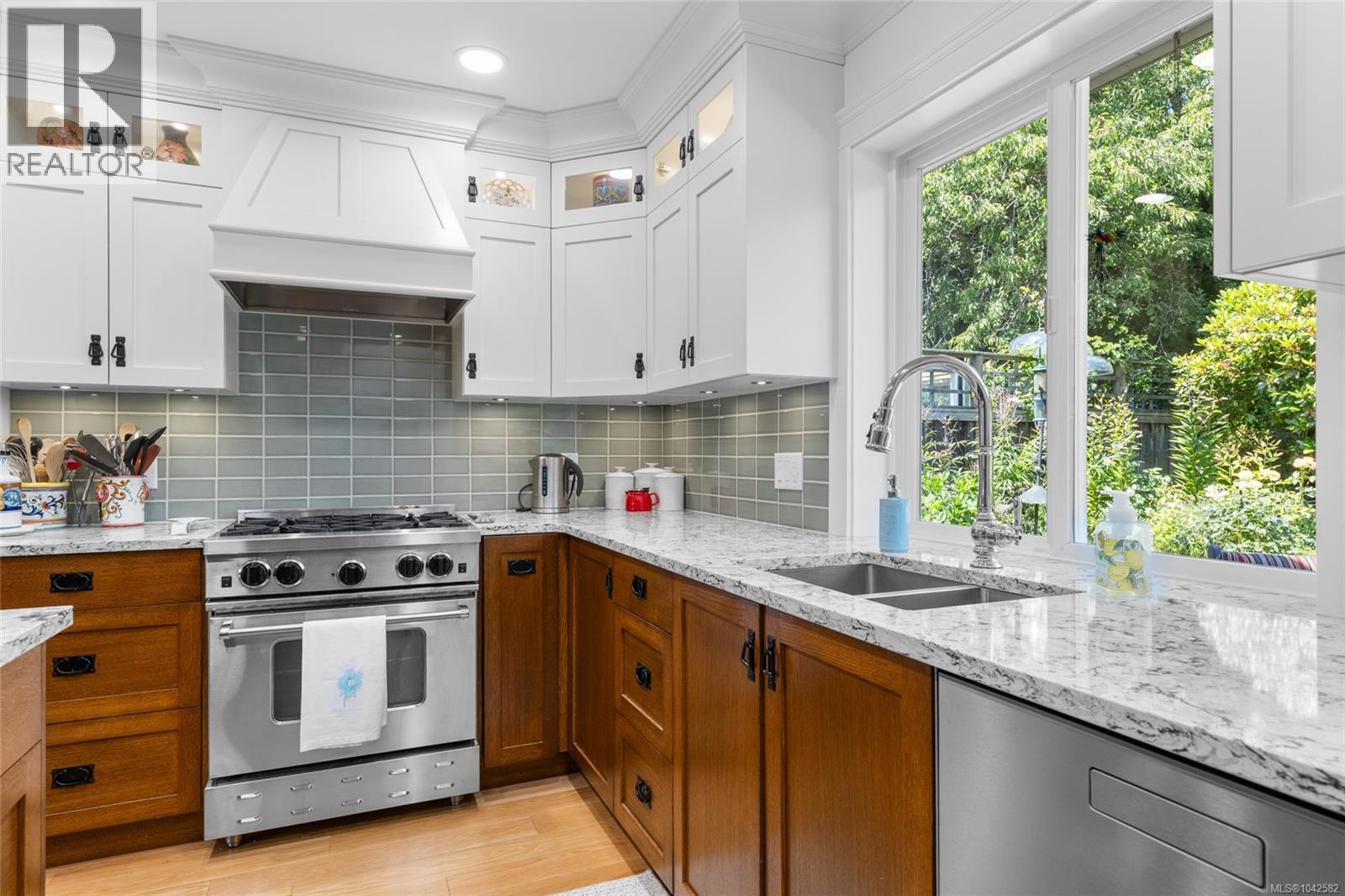 2482 Hazel St, Oak Bay