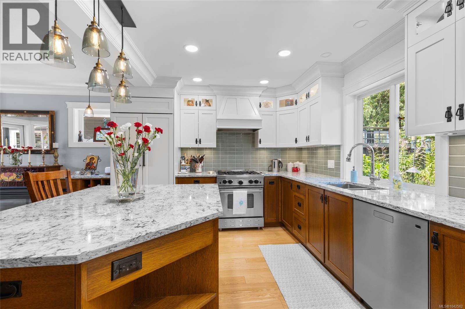 2482 Hazel St, Oak Bay
