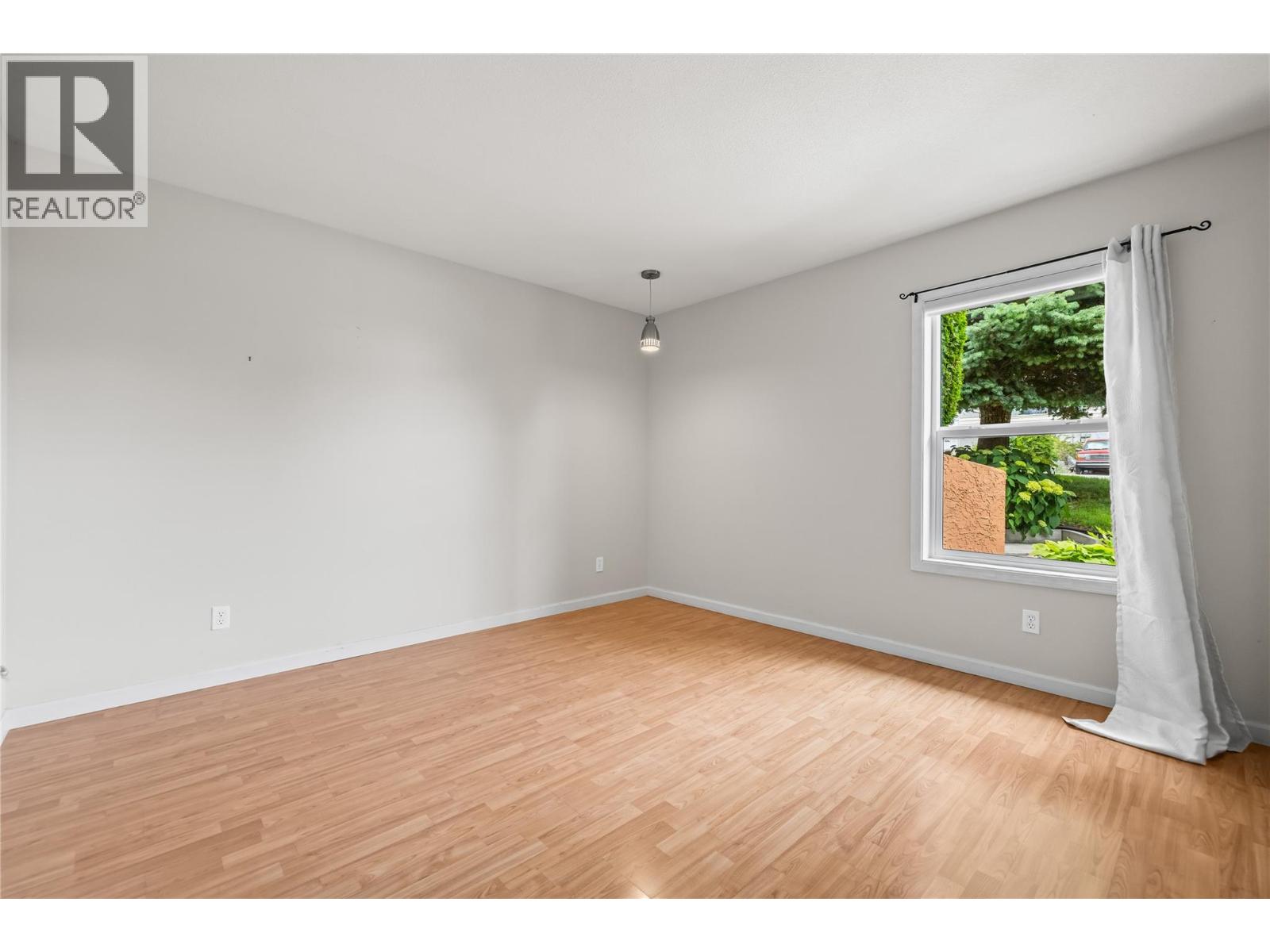 #6 2433 Ingram Road - 19
