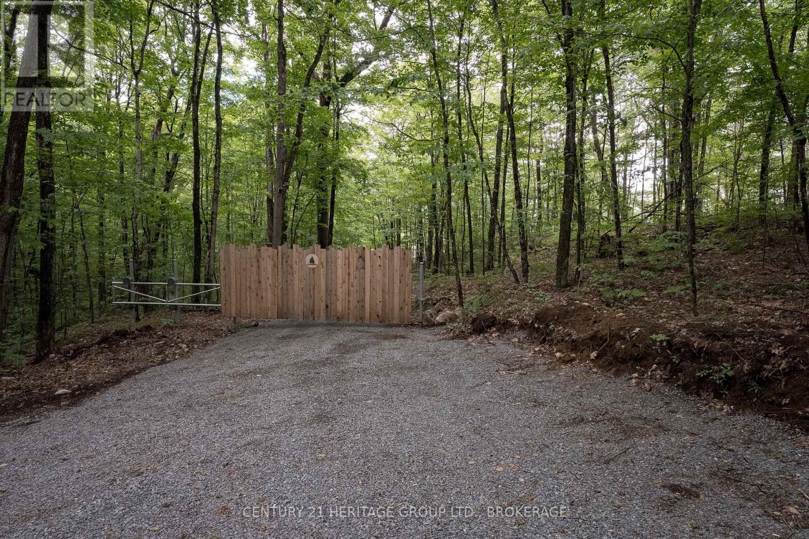 1452 LEGGAT LAKE ROAD - 27
