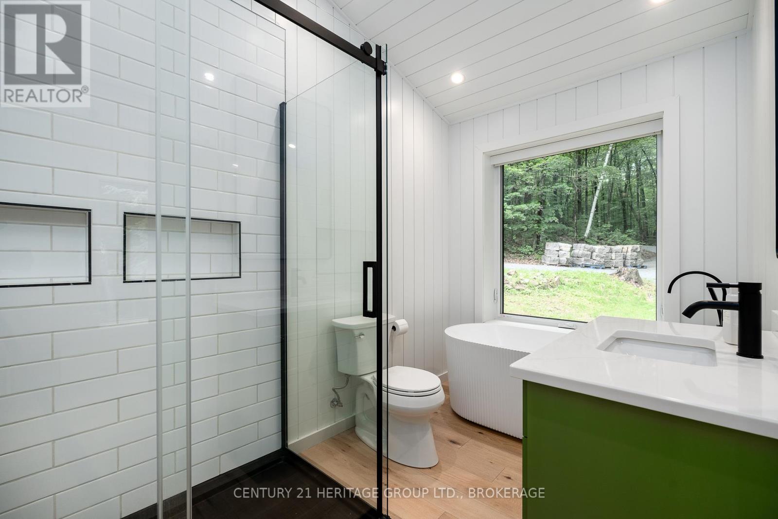 1452 LEGGAT LAKE ROAD - 5