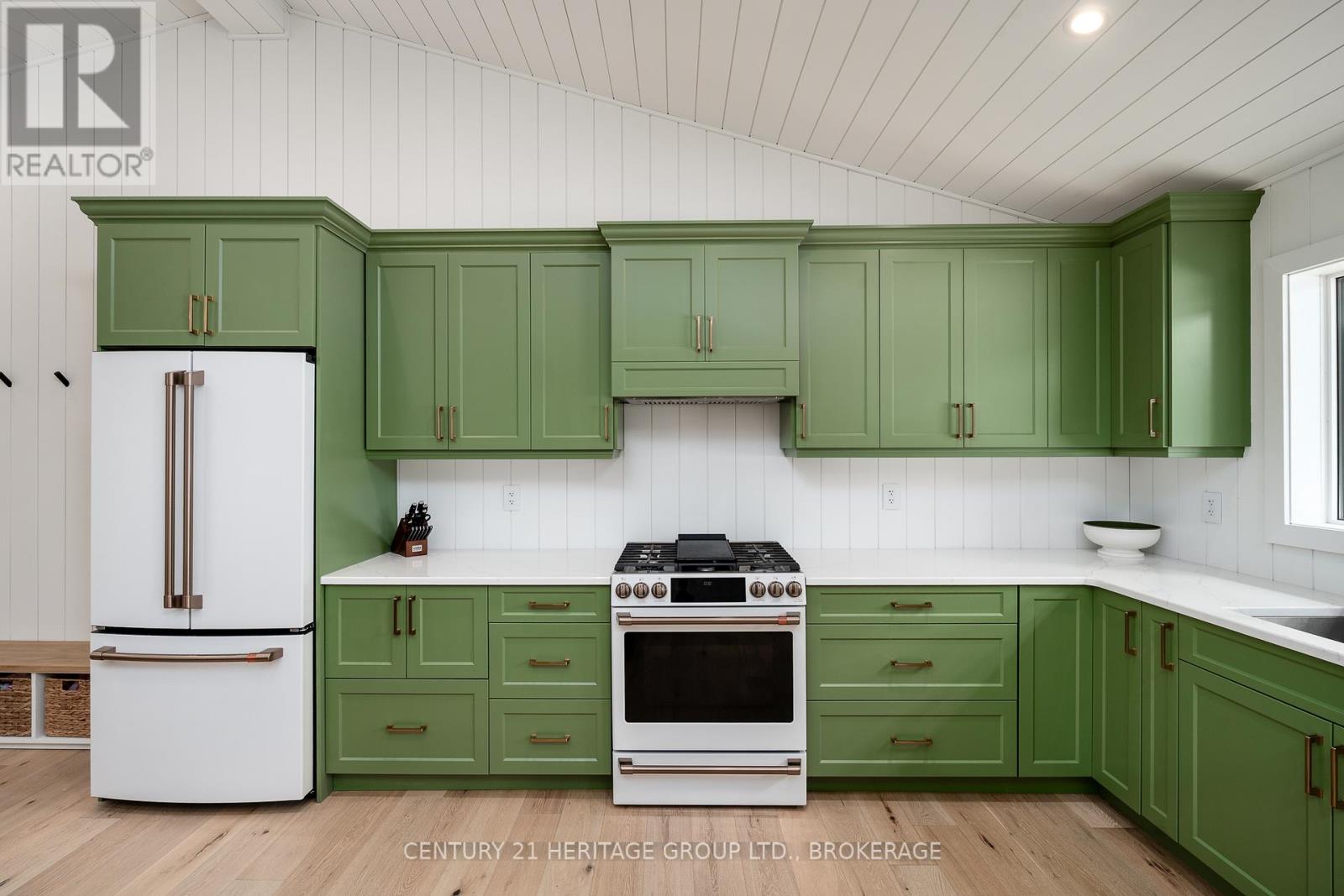 1452 LEGGAT LAKE ROAD - 8