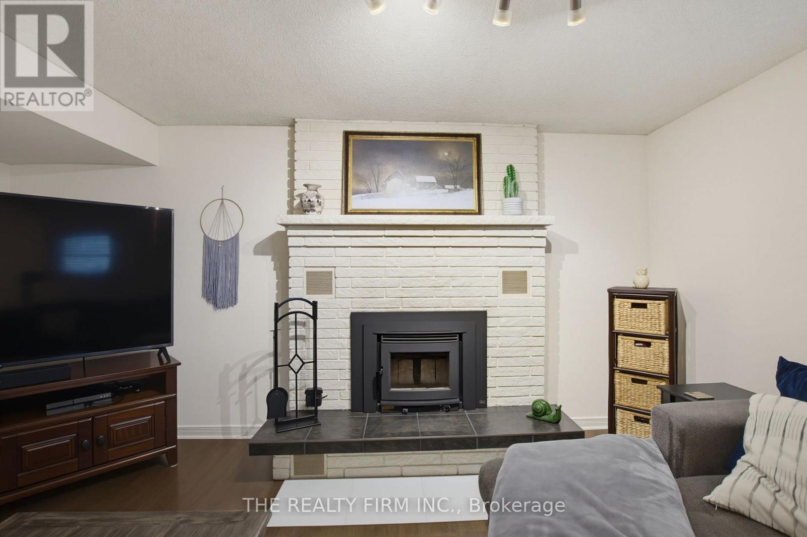 493 MAPLE STREET - Image 23