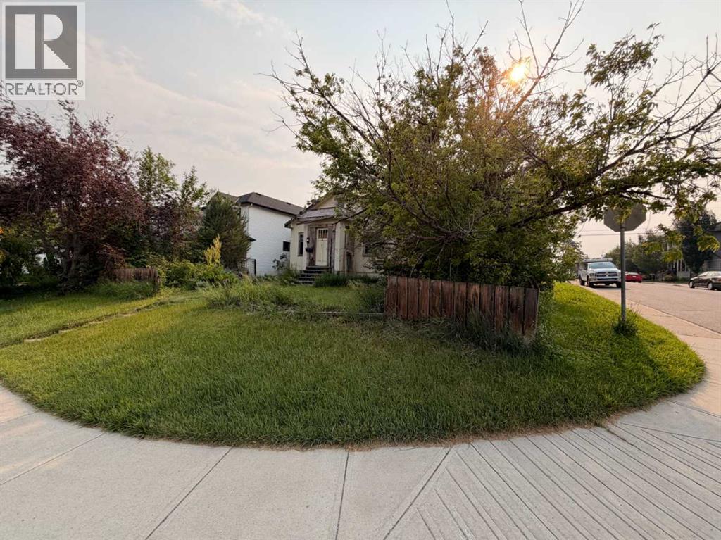 2401 26 Street SW - 4