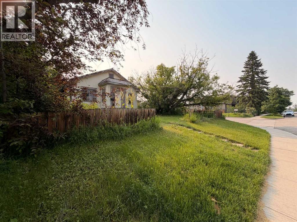 2401 26 Street SW - 3
