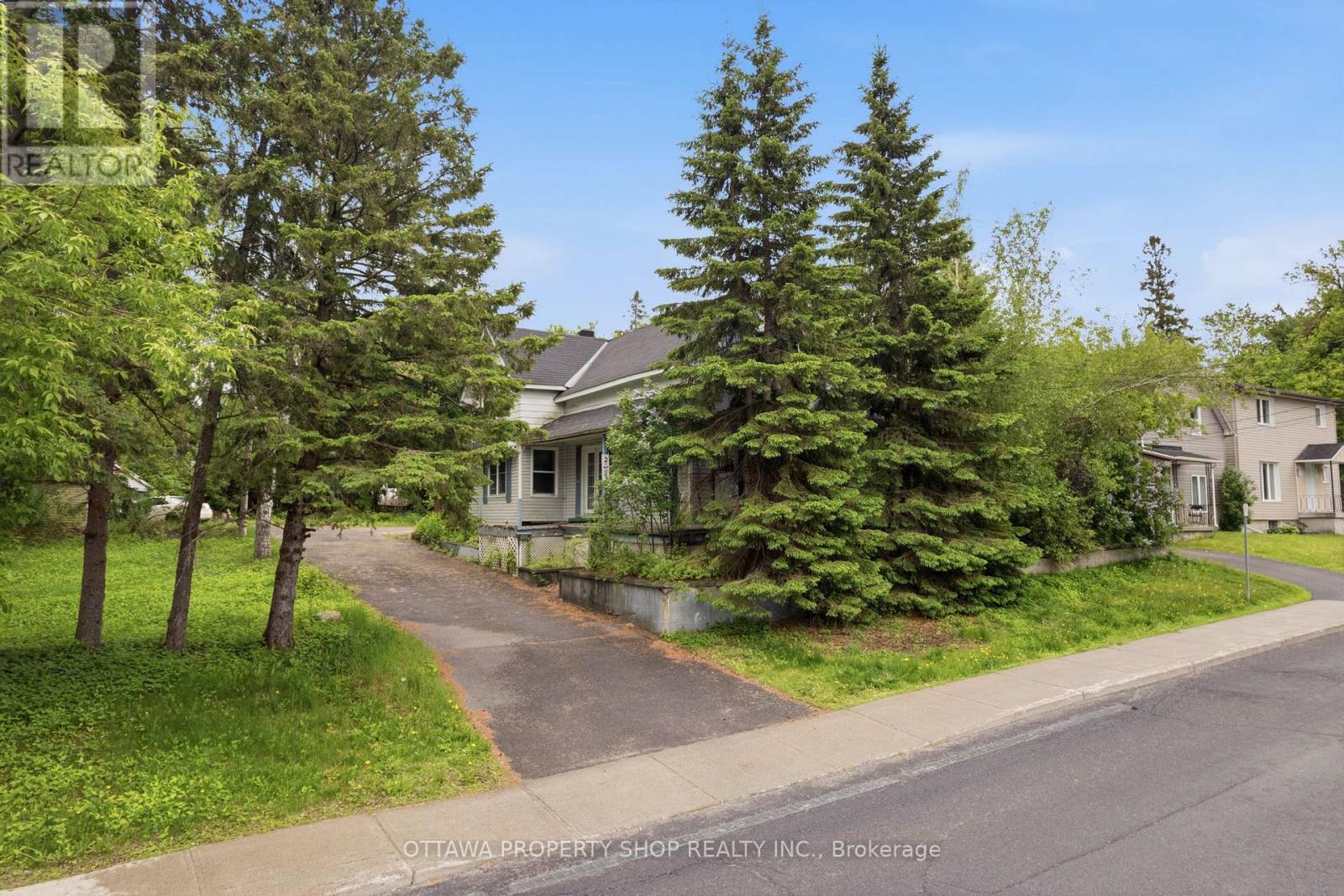 2025 ALBERT STREET - 1