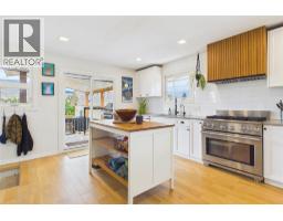 4pc Ensuite bath - 10371 Okanagan Centre Road E, Lake Country, BC V4V1K9 Photo 12