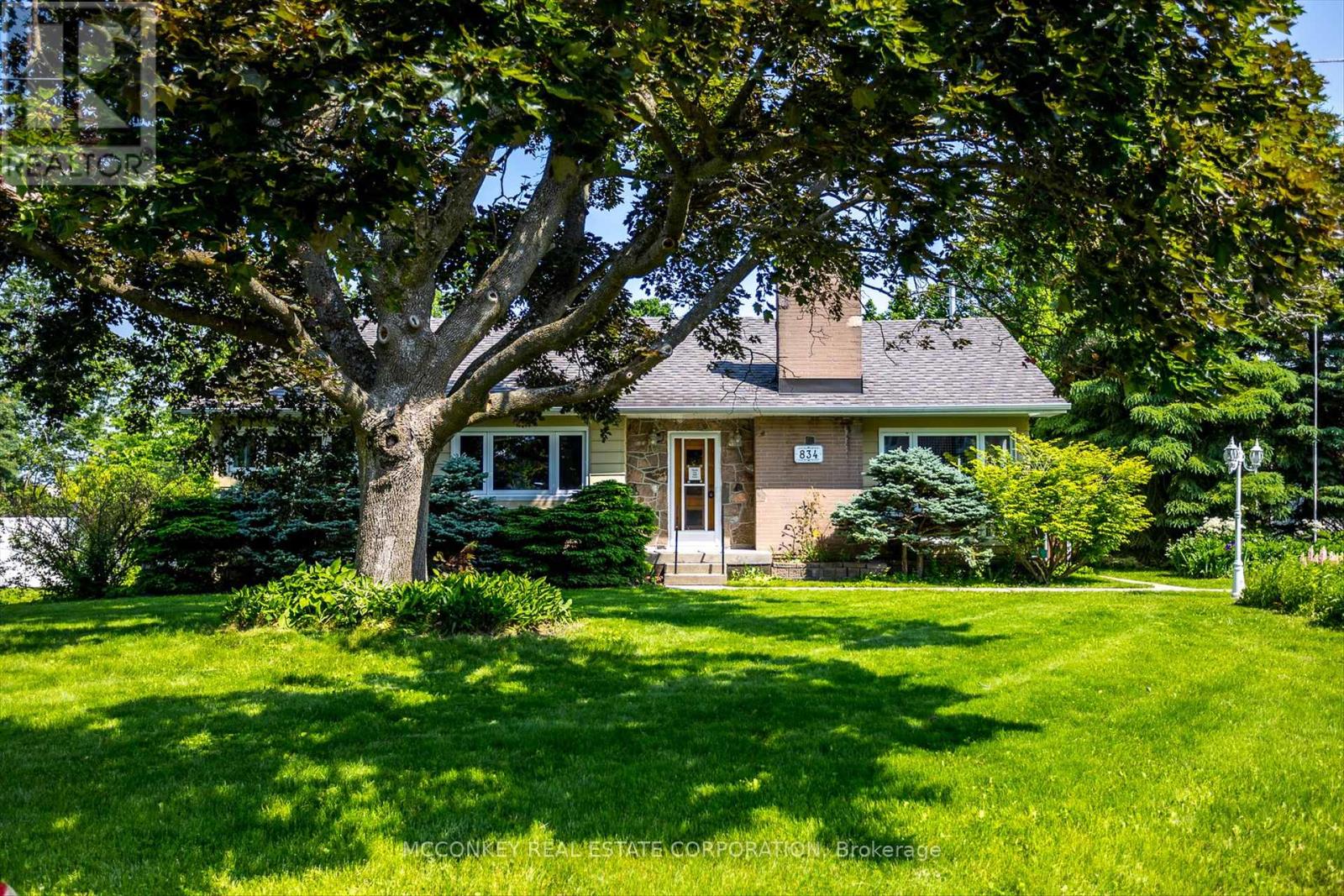 834 CROWLEY CRESCENT - 2