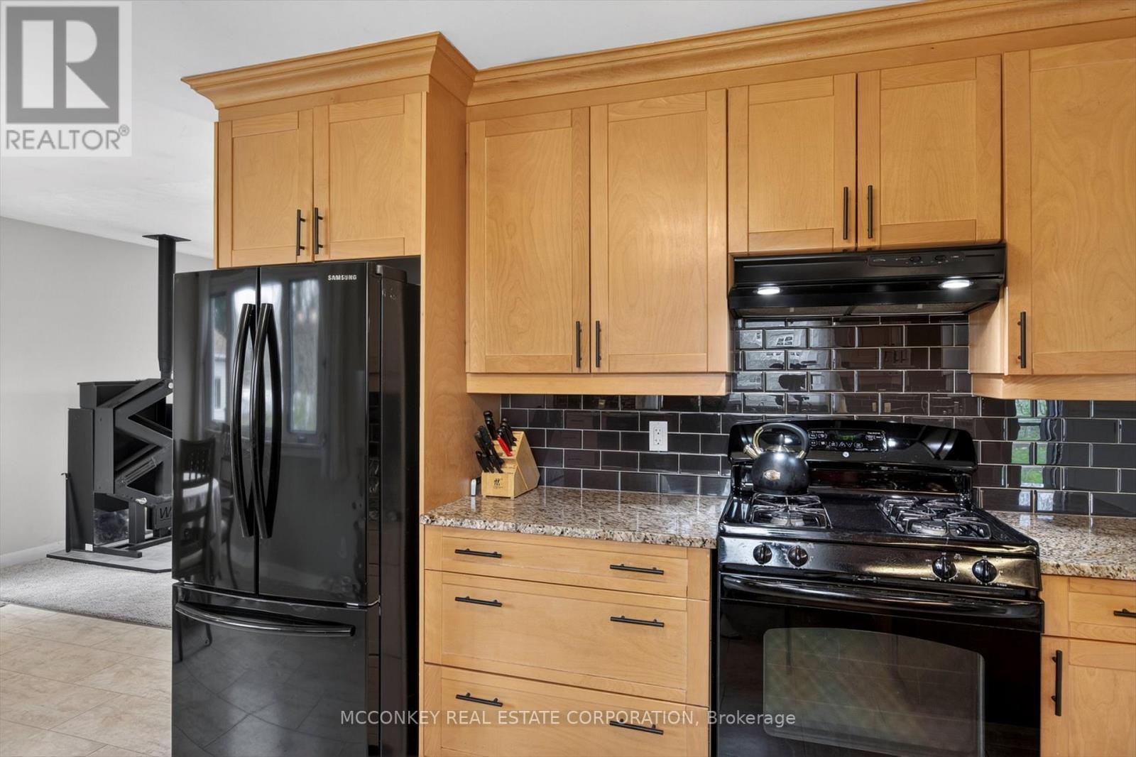 834 CROWLEY CRESCENT - 9