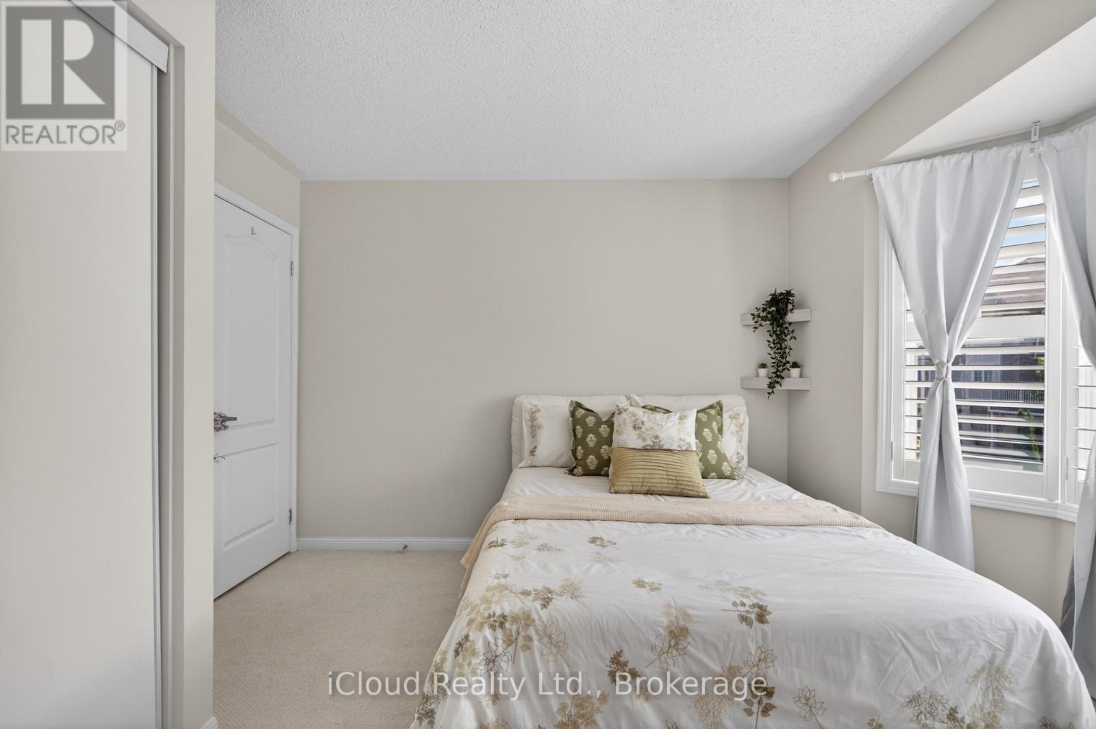 676 SPEYER CIRCLE - 32