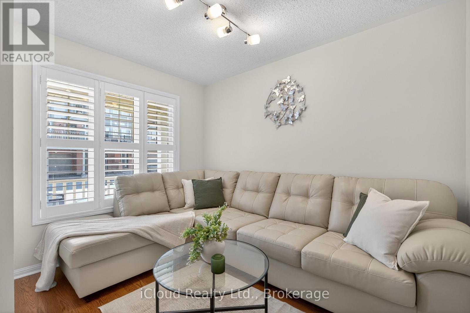 676 SPEYER CIRCLE - 8