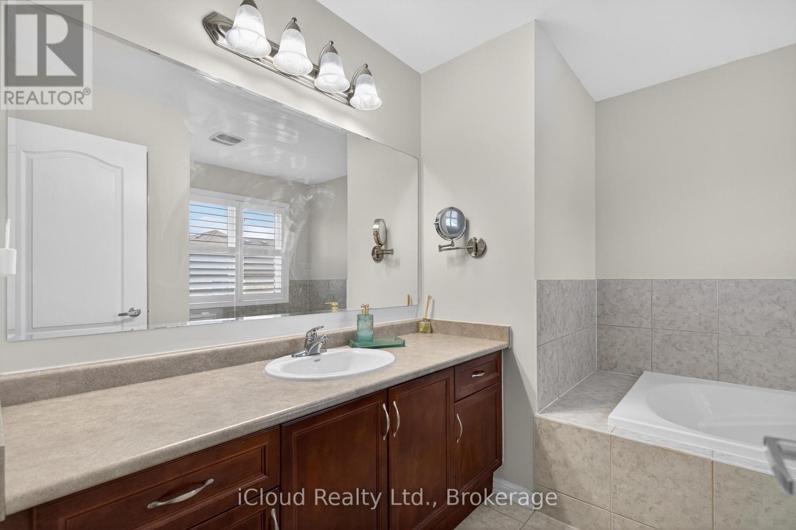 676 SPEYER CIRCLE - 25