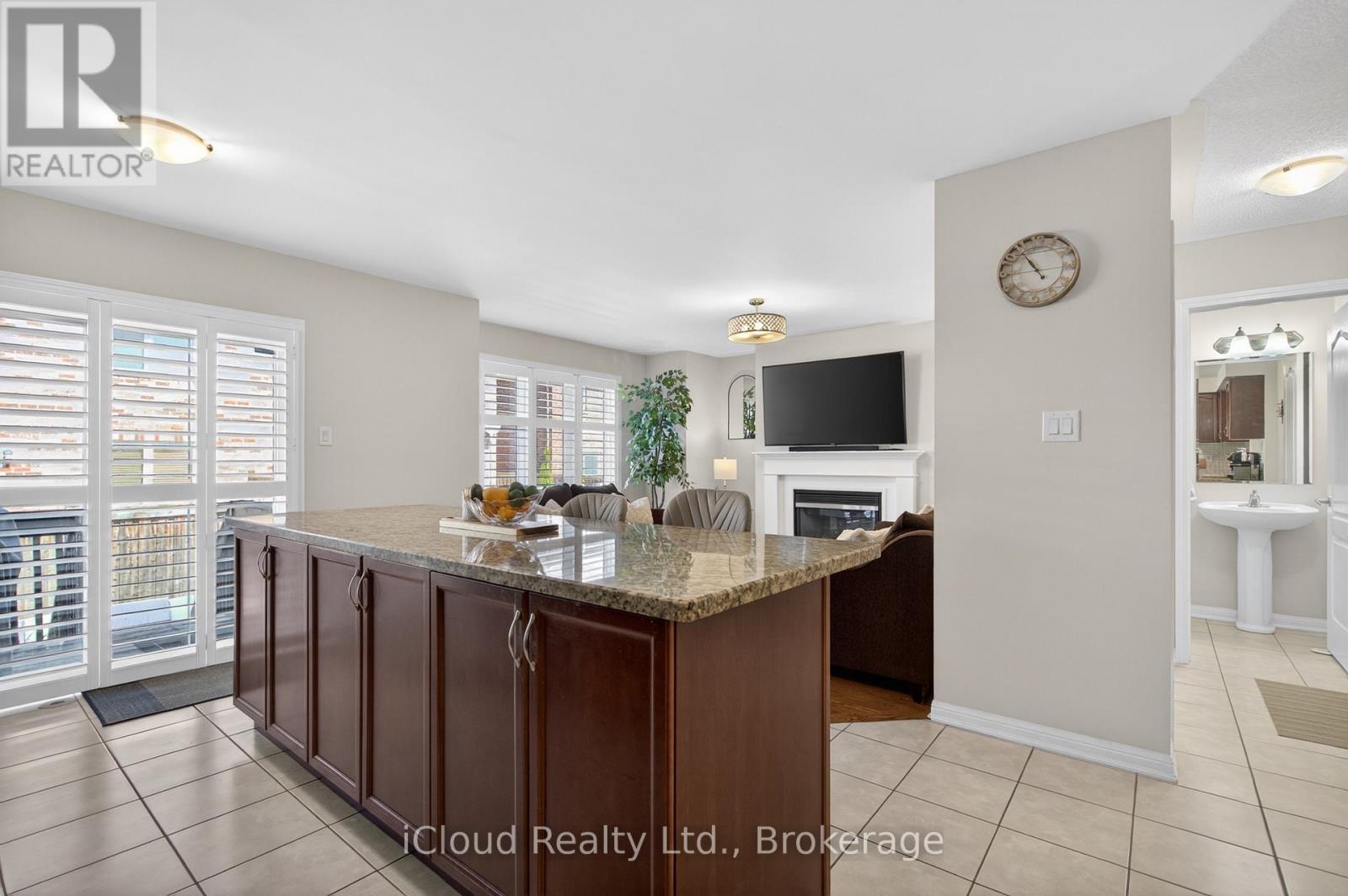 676 SPEYER CIRCLE - 15