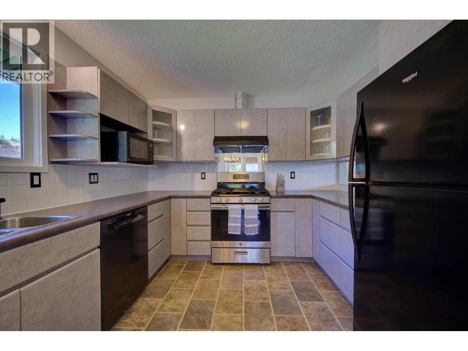 870 SUMAC Place - 5