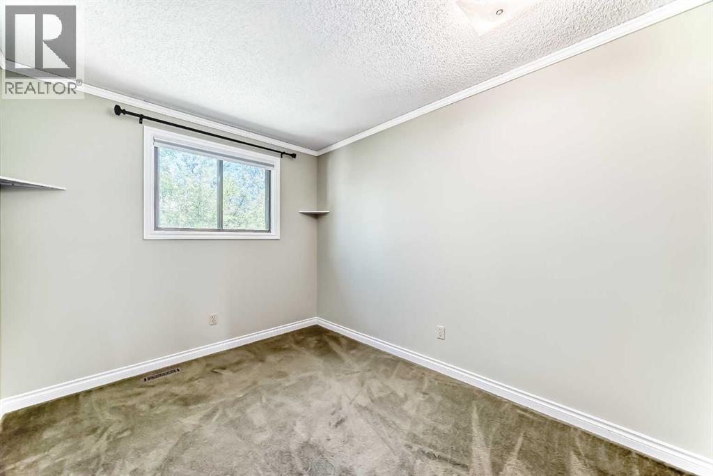 55 Woodstock Way SW - 22