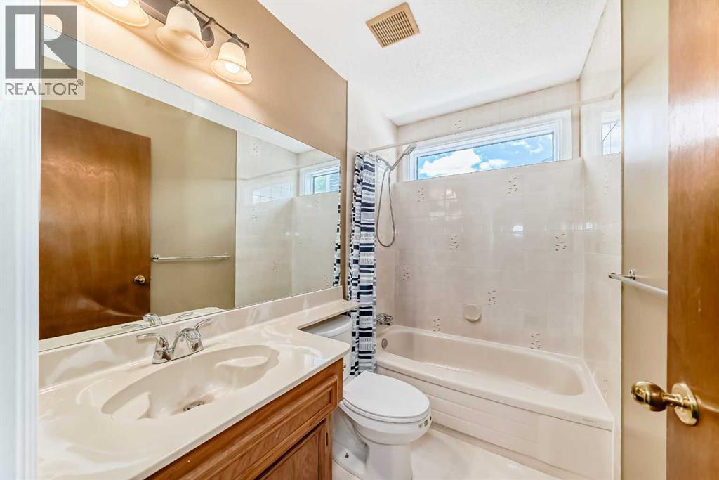 55 Woodstock Way SW - 24