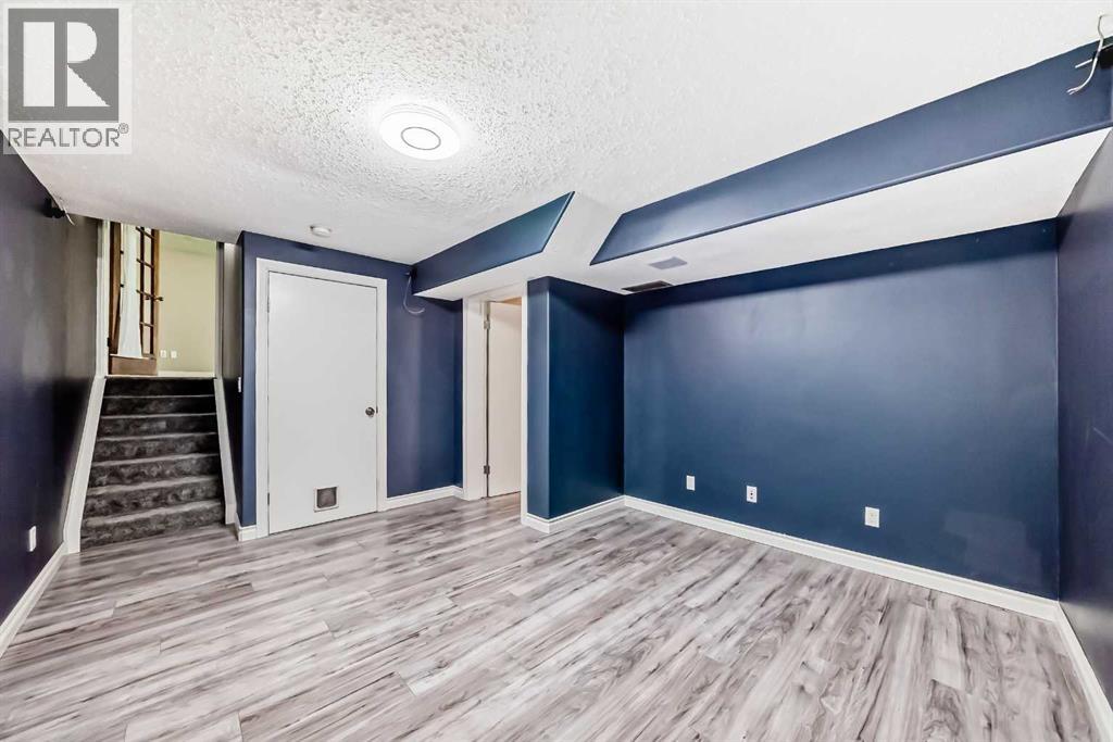 55 Woodstock Way SW - 30