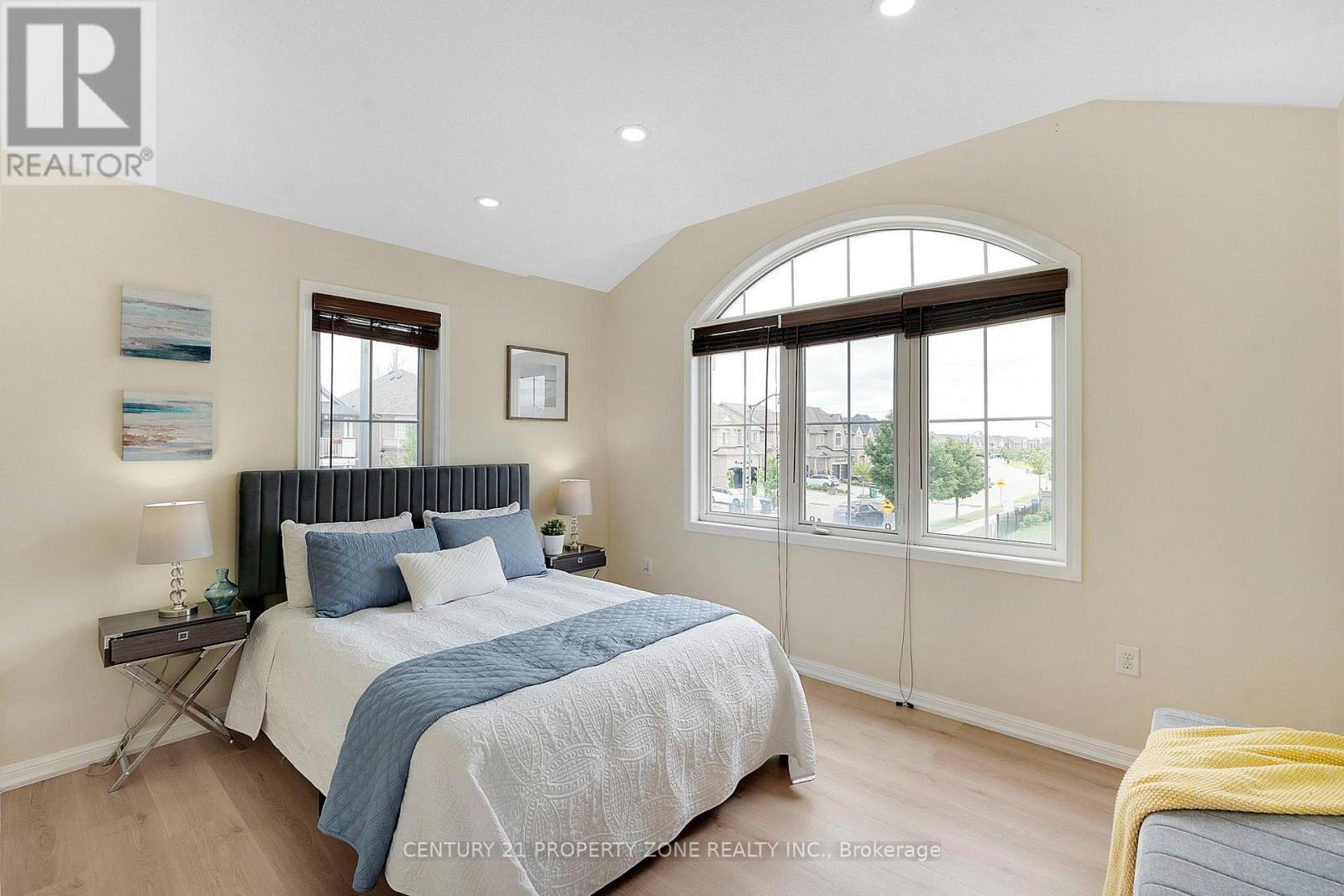 30 APPLE VALLEY WAY DRIVE - 22