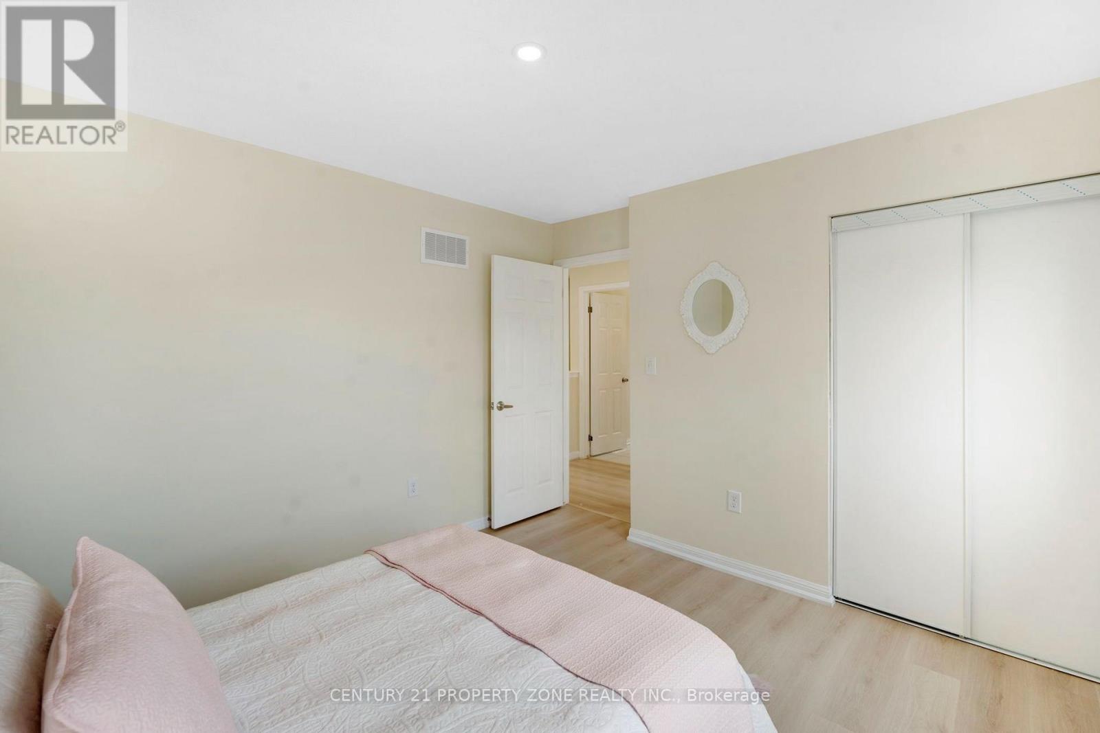 30 APPLE VALLEY WAY DRIVE - 25