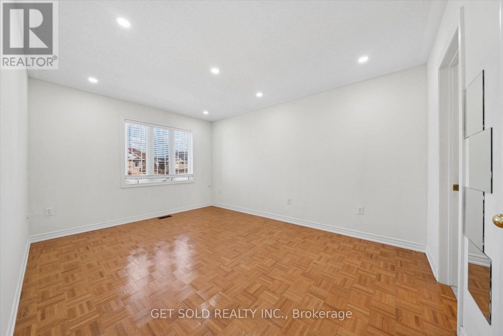 135 EARLSBRIDGE BOULEVARD - 33