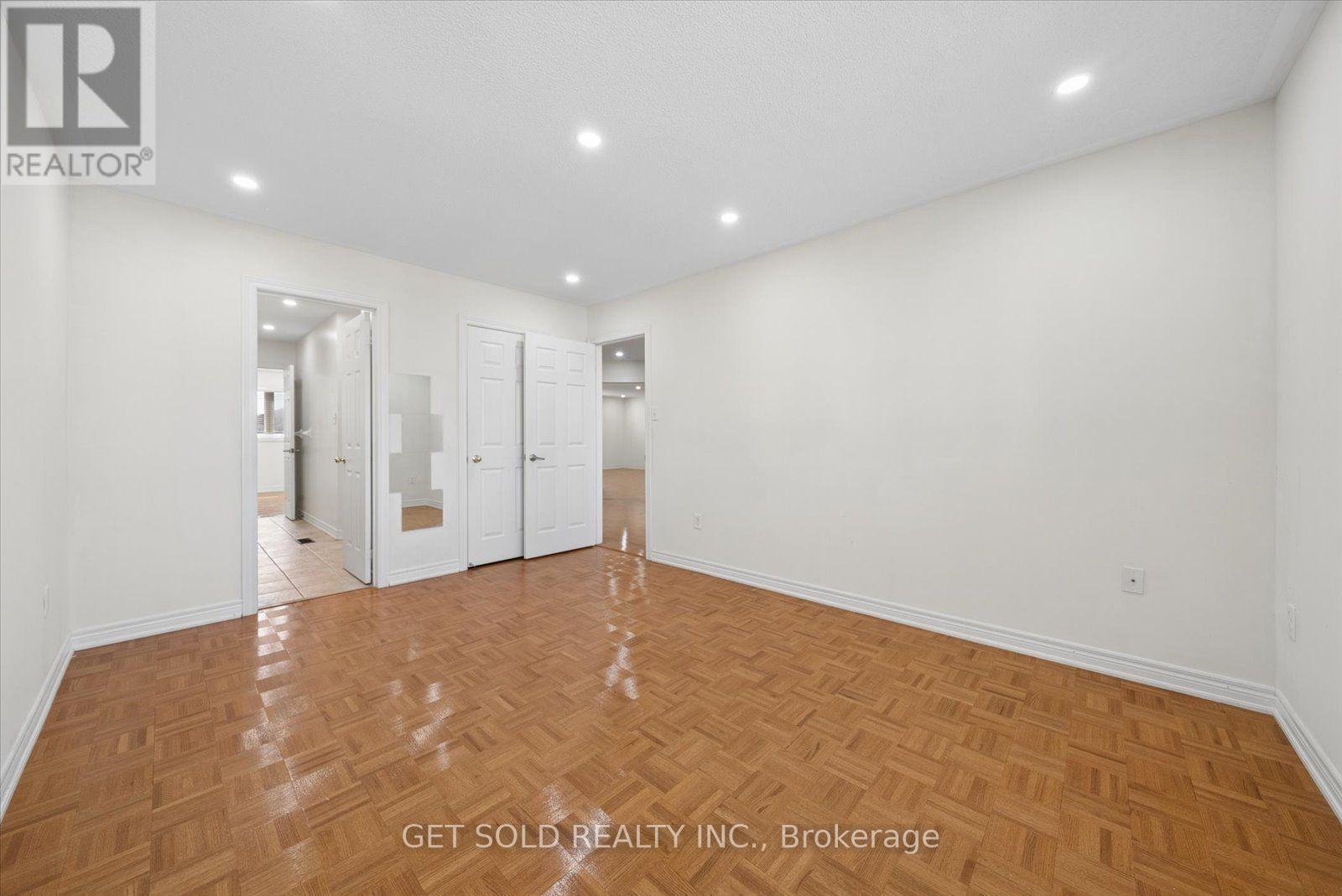 135 EARLSBRIDGE BOULEVARD - 34
