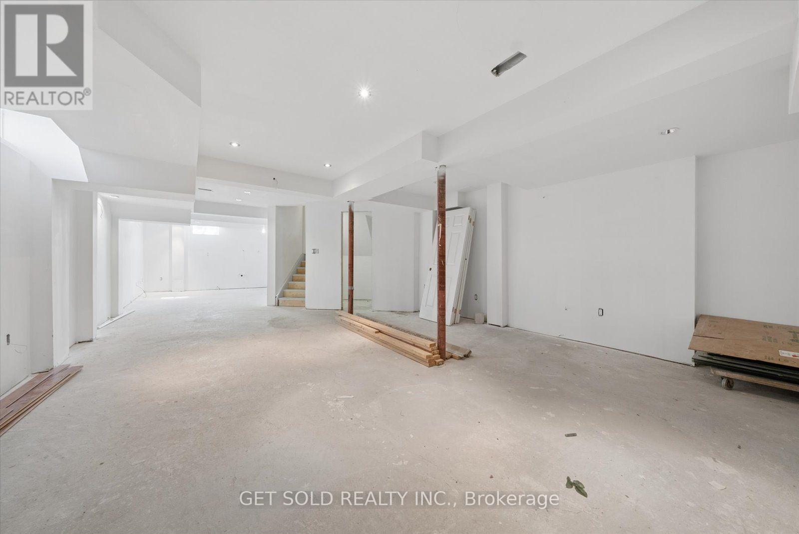 135 EARLSBRIDGE BOULEVARD - 40