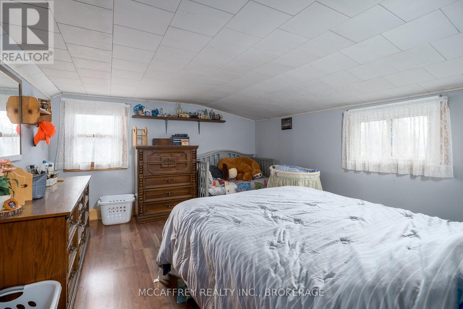 525 CANNIFTON ROAD N - 23