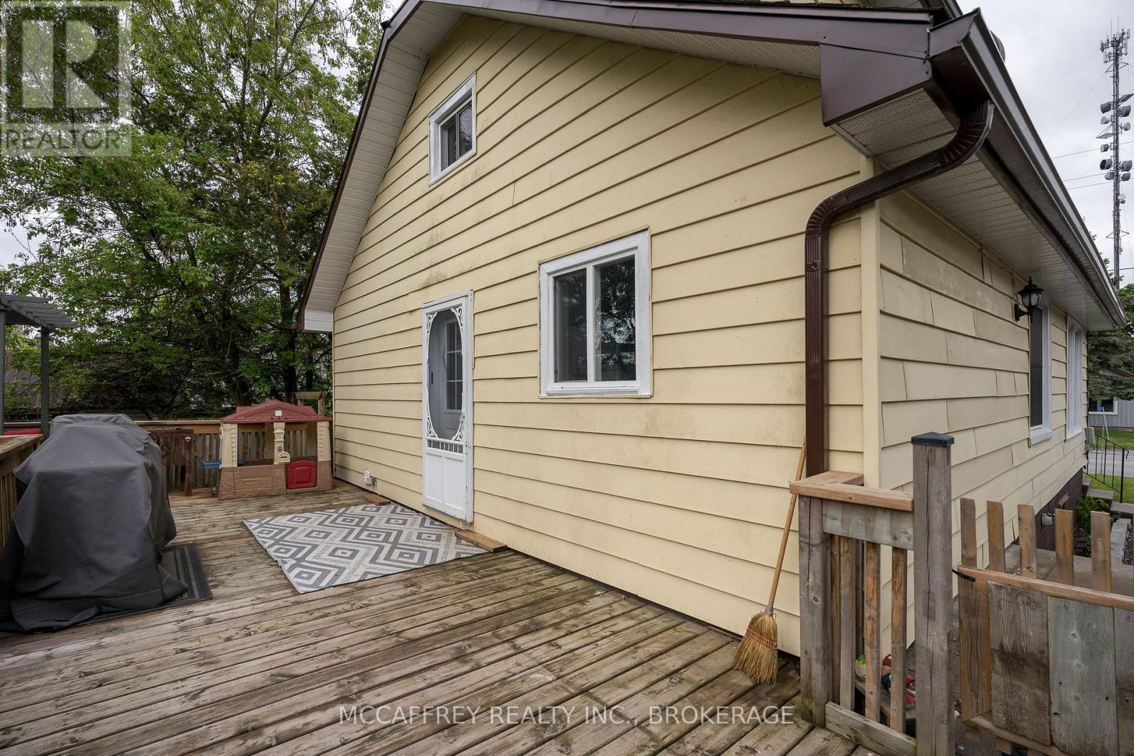 525 CANNIFTON ROAD N - 31