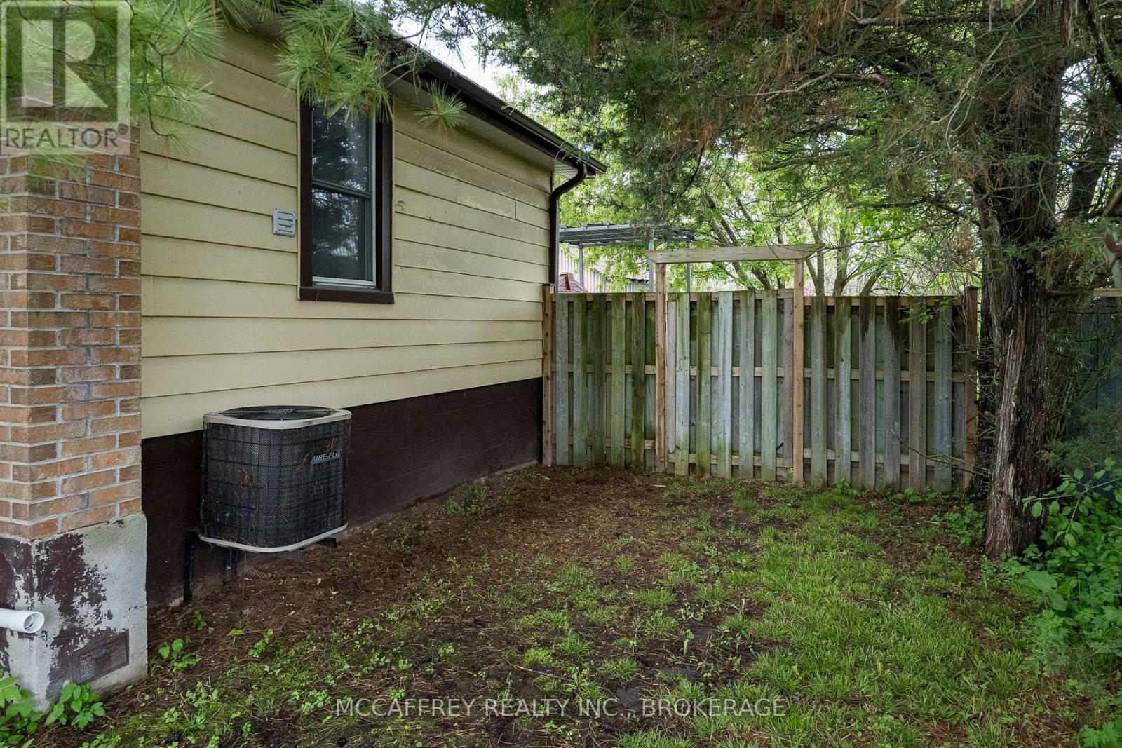 525 CANNIFTON ROAD N - 36