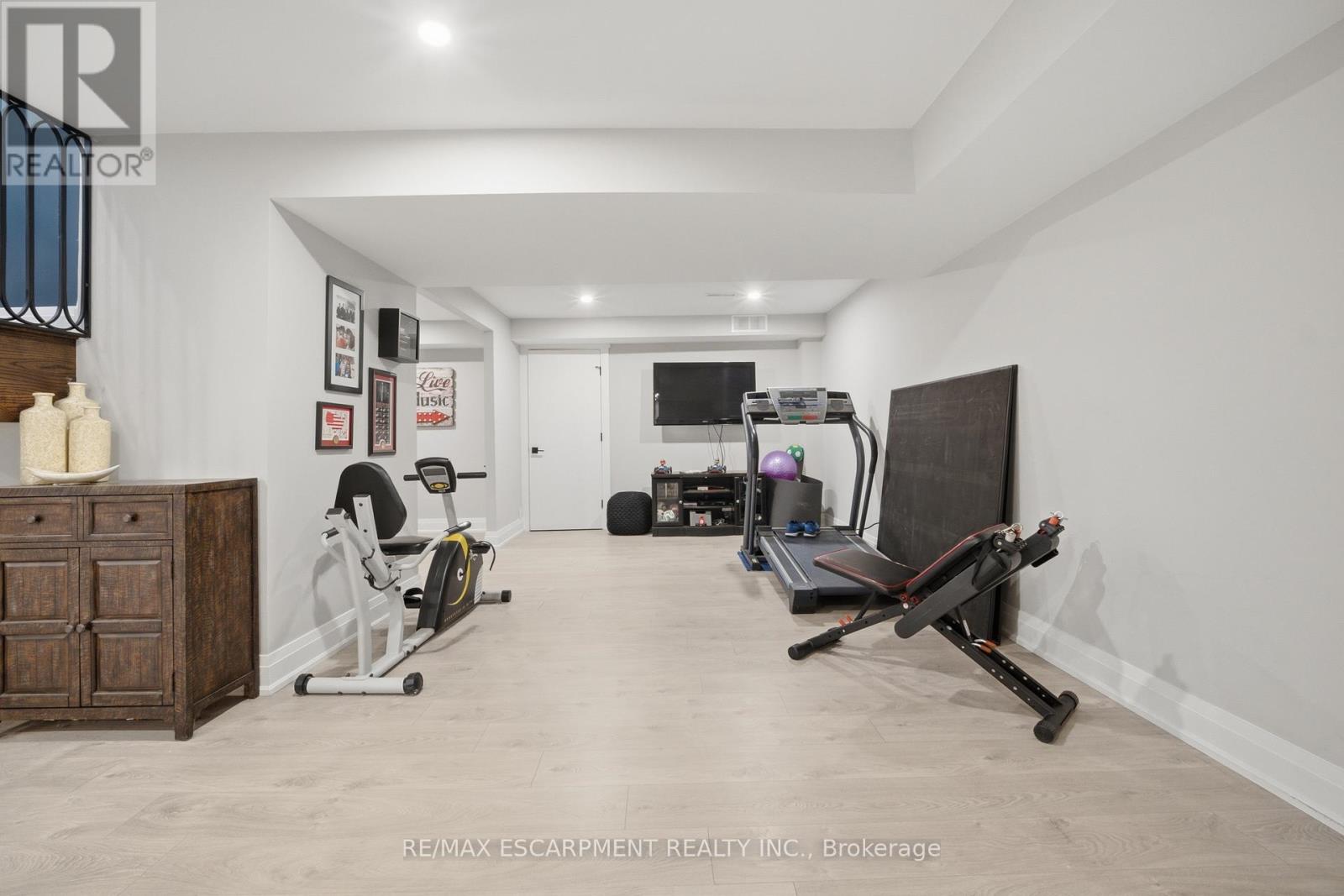 81 FLANDERS DRIVE - 33