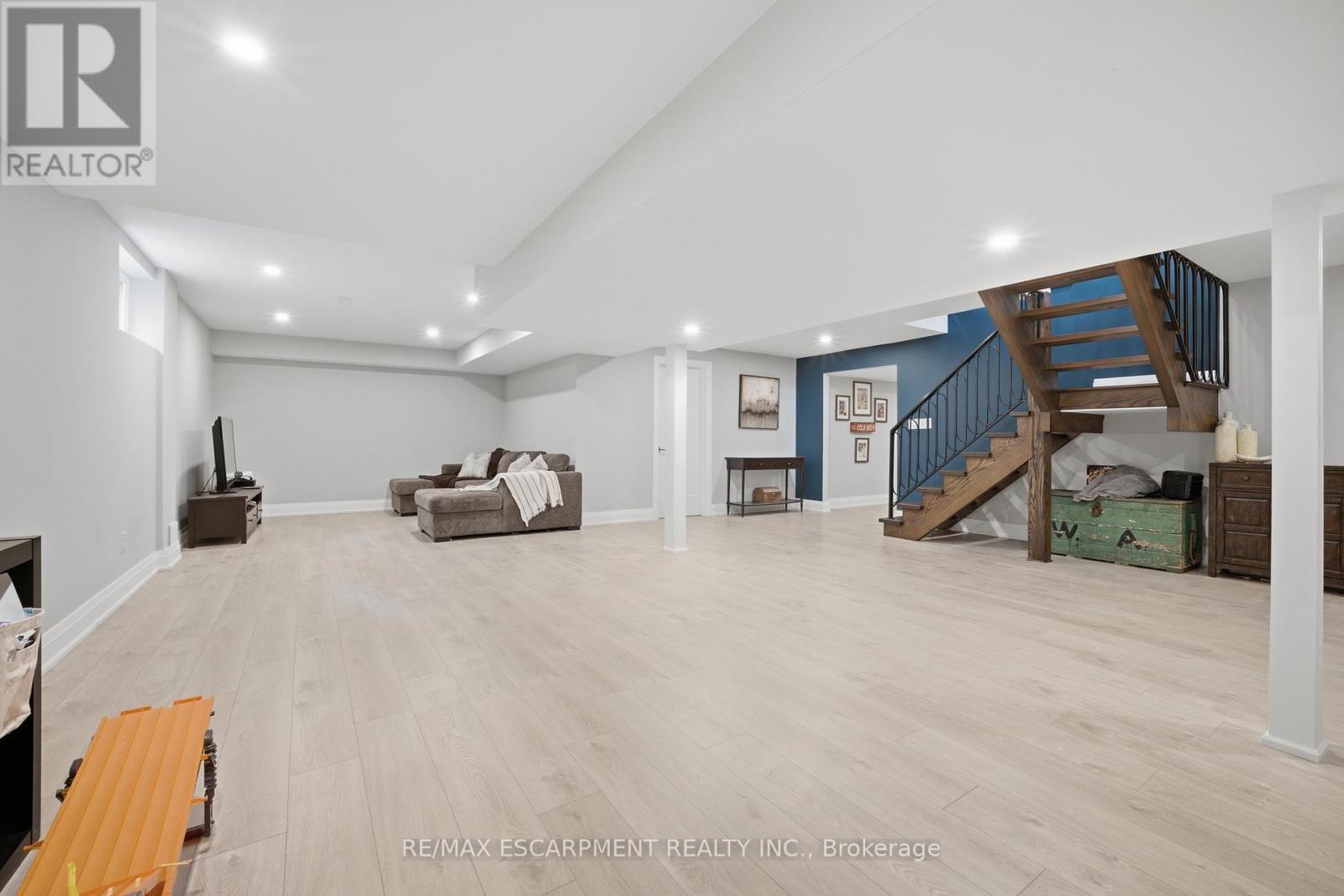 81 FLANDERS DRIVE - 34
