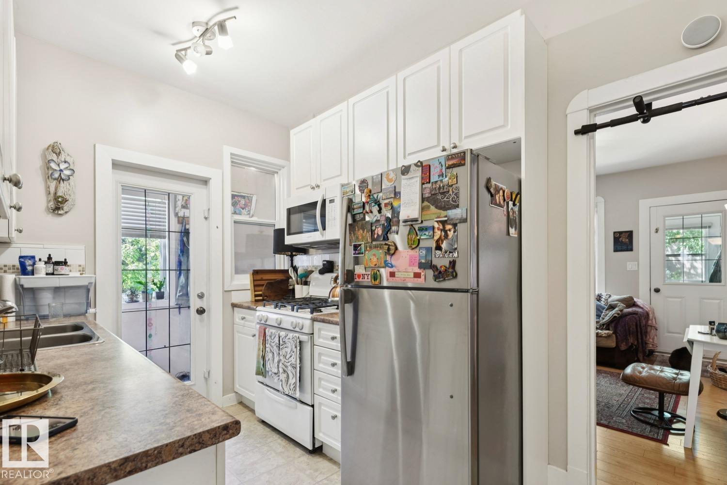 11229 99 AV NW - 15