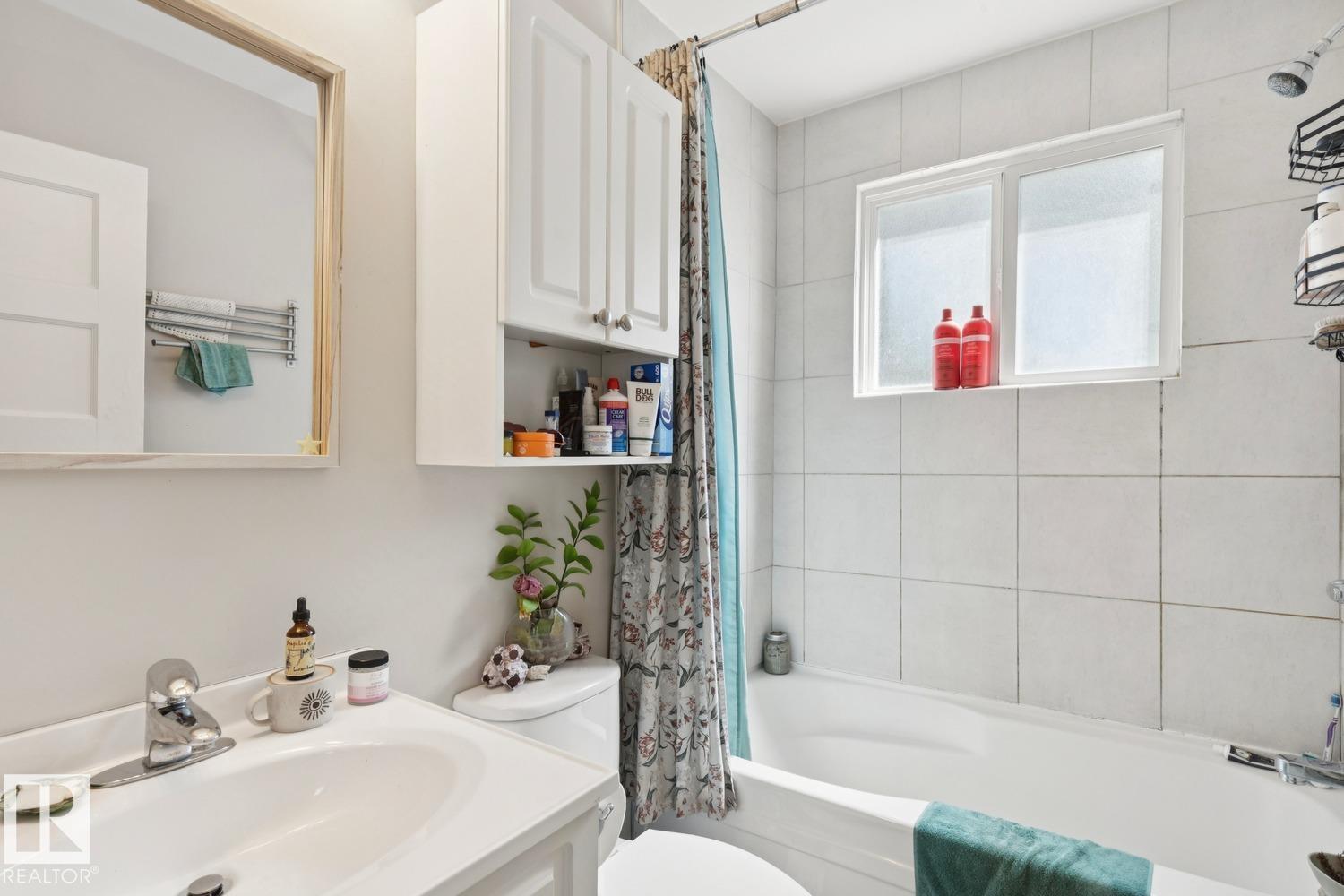 11229 99 AV NW - 17