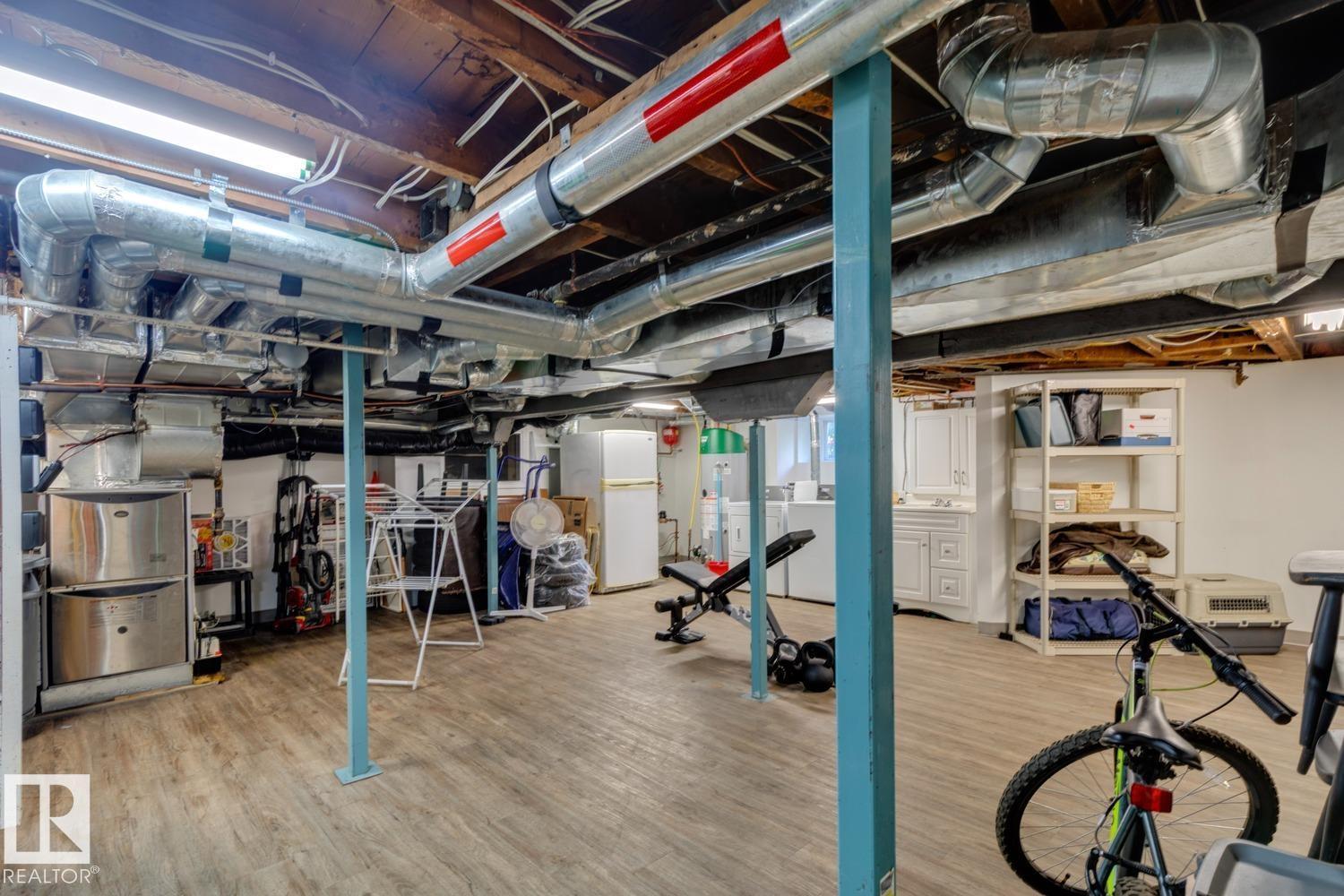 11229 99 AV NW - 23