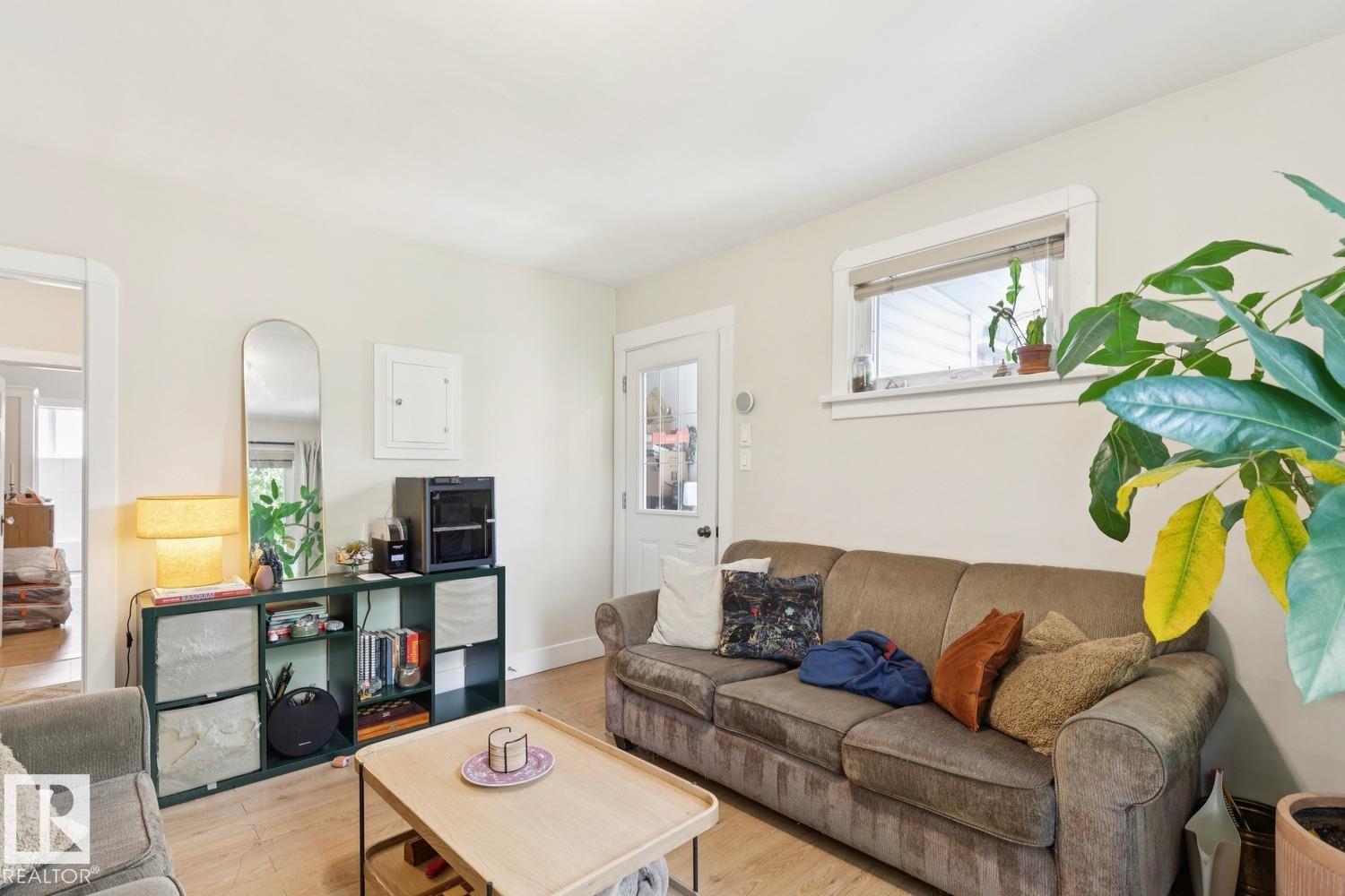 11229 99 AV NW - 19