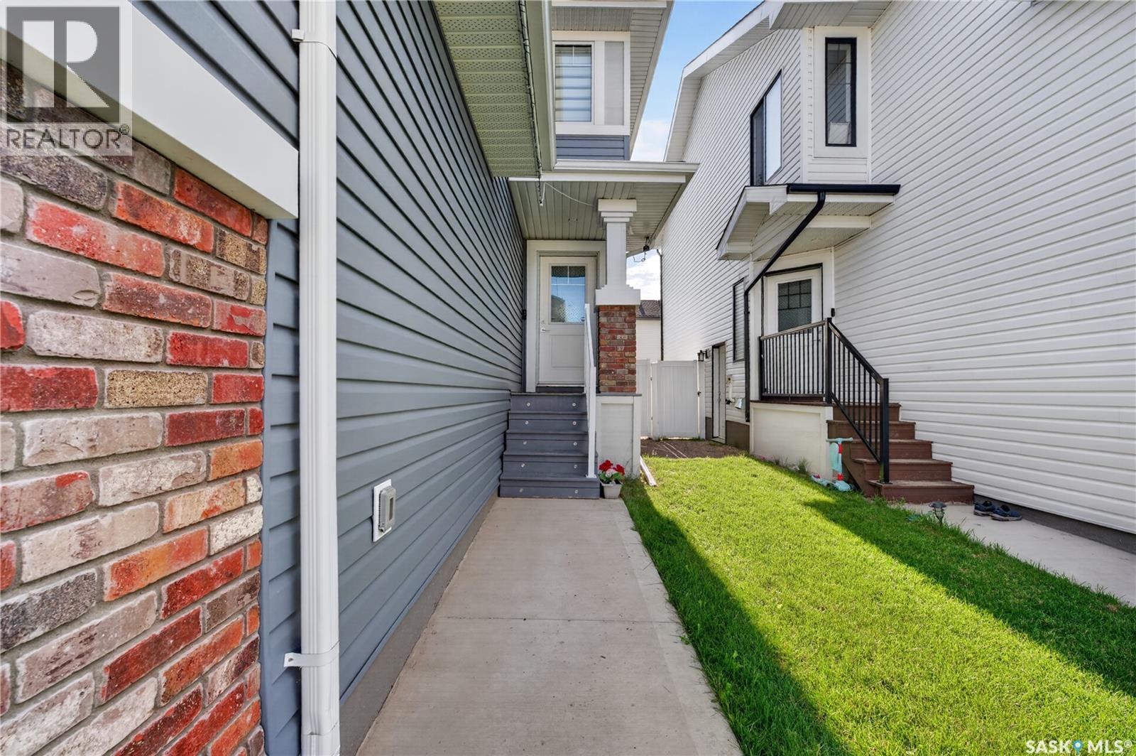 4764 Mutrie CRESCENT - 3